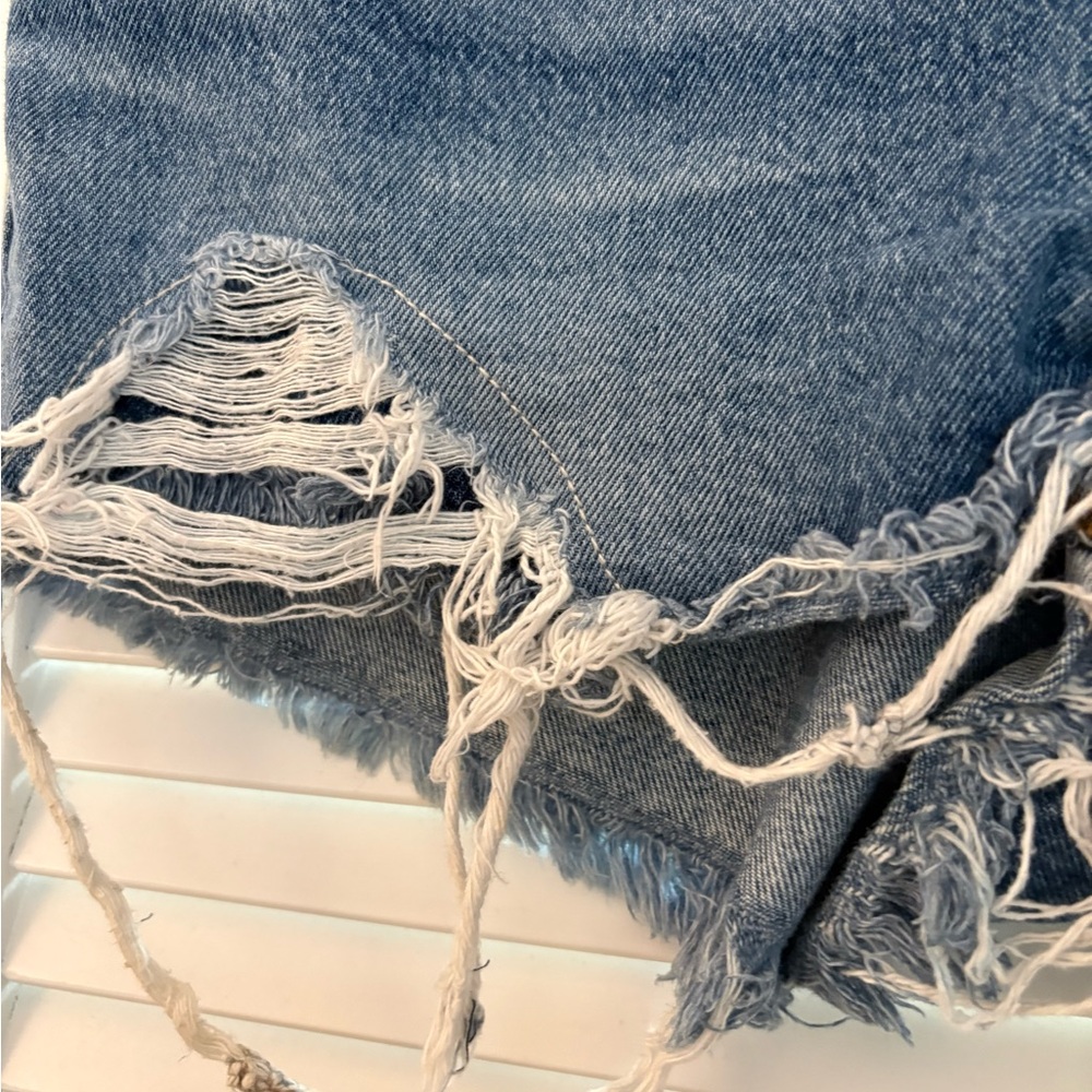 Levi's 501 Original Distressed Denim Shorts - Size 28 - Vintage Look - Picture 3 of 12
